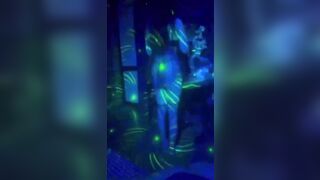 Em họ rủ cả vợ vào xả đồ