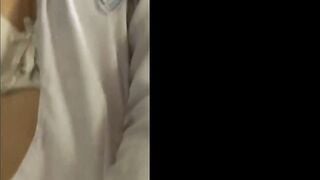 Lộ clip sex em học sinh đeo kính mặc áo dài địt với bạn trai