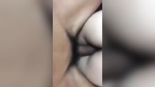 Kẹp chặt dương vật không cho anh thoát