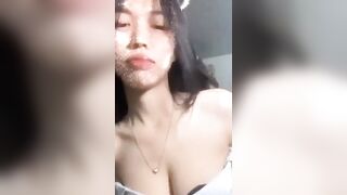 Gái đẹp body khủng thủ dâm ngon thế này ai chả muốn đụ