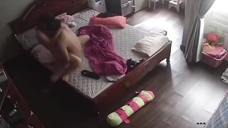 Lén đặt cam ở phòng theo dõi vợ phát hiện vợ dắt trai về phòng đụ nhau rất nhiệt tình