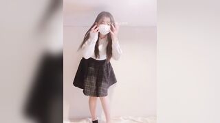 Nữ sinh vú to nhật bản cởi đồ