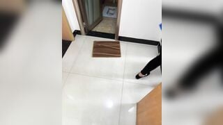 Chủ nhà nứng cặc gạ gẫm sờ mông bóp vú chị giúp việc mông to phần 1
