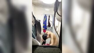 Quay lén em gái hàng xóm tắm bé nó 17+ thôi đó
