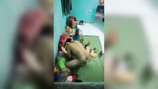 Quay lén thằng bạn thân và người yêu địt trong phòng trọ