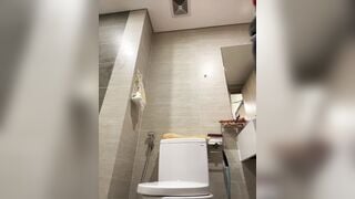 Gái dâm vừa bán hàng vừa live sex thủ dâm trong của hàng dâm đãng kích thích phần 2