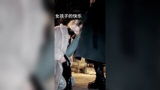 tôi lôi đồng nghiệp nữ ra dưới ánh đèn đường để công khai sỉ nhục liếm chân!