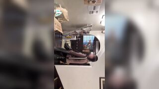 " Điên à, đây là nhà hàng đấy - sao lại địt t trong đây'