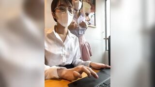 Phần 1: rảnh rỗi 2 em hotgirl lại ra quán nước show hàng căng mọng to tròn