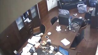 Check camera thấy sếp đè đụ em thực tập sinh tại phòng làm việc