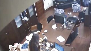 Check camera thấy sếp đè đụ em thực tập sinh tại phòng làm việc