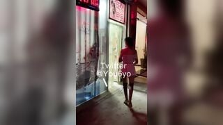 Đi mua sextoy dùng thử ngay tại cửa hàng