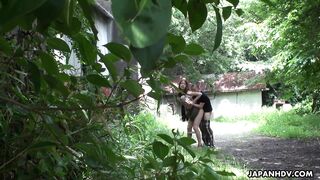 Em gái bắt gặp cặp đôi địt nhau ở ngoài đường nứng lồn quá thủ dâm xem nứng vl ra
