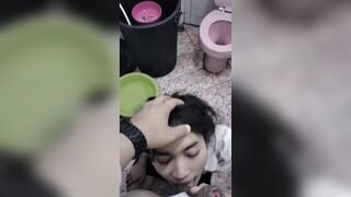 Bạn thân bú mút con cặc to dâm đãng kích thích