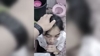 Bạn thân bú mút con cặc to dâm đãng kích thích