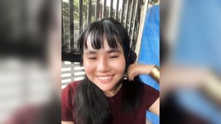 Gái Việt xinh dâm thủ dâm ở trước cửa nhà vú to lồn múp dâm đãng phần 1