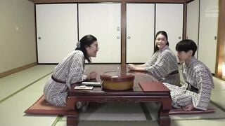 Con chồng bị rối loạn thấy gái là cửng chim, mẹ kế đành lấy lồn mình ra thỏa mãn con