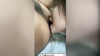 Được Con Bạn Thân Xinh Gái Dâm Đãng Bú Cu Lút Cán Sướng Tê Dại Người