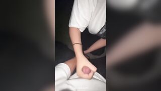 Nakaliang, một người bạn cùng lớp của một học sinh trung học, đang ở ngoài đồng.