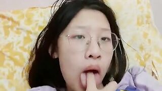 “Em linh ngây thơ bị thằng người yêu lừa xem vú p2”