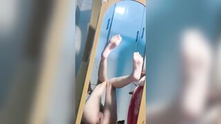 Loli lồn múp thèm được mấy chú Trung niên đụ