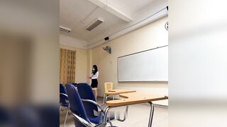 " Cô giáo " thủ dâm trong lớp nước lồn đầy ghế khi học sinh vừa về