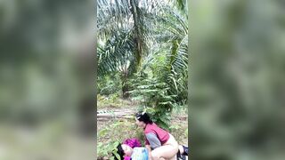 RỦ BÀ CHỊ CÔNG NHÂN PULIC NGOẠI TÌNH NGOÀI VƯỜN CÂY