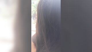 Vừa đụ doggy em loli bên cửa sổ vừa nhìn xuống dưới xem người đi đường cực phê