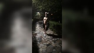 Dâm nữ loli mình dây nữa đêm cosplay bé thỏ hồng nứng lồn ra đường phô dâm public