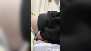 Ngứa cặc khi thấy con em họ lén móc lồn bên cạnh mình