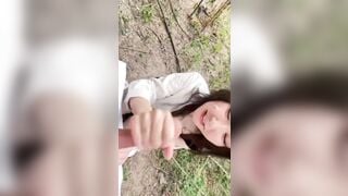 đi phượt với bé yêu xinh xắn nứng lên là địt luôn trên rừng