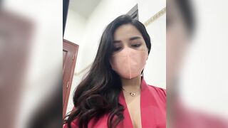 Đang thủ dâm mà nhân viên lại sửa điện em nứng mà ráng kìm