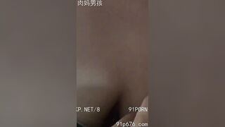 Núp lùm xem Gì thay đồ, cháu họ vào móc lồn