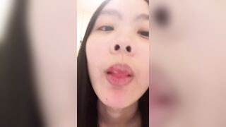 Gái xinh đá lưỡi kichd thích nhìn là muốn được em nó bú cu