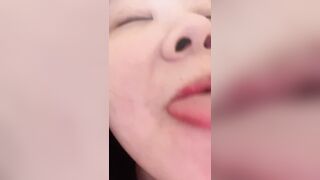 Gái xinh đá lưỡi kichd thích nhìn là muốn được em nó bú cu
