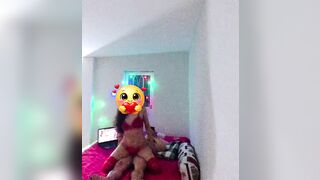 Nhỏ bạn thân đang xem sex trên gác