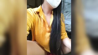 Gái dâm thủ dâm móc lồn trong nhà kho công ty dâm đãng