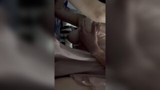 Dì u30 mông to vú to ở nhà mặc đồ sexy để lộ cặp bưởi nứng cặc