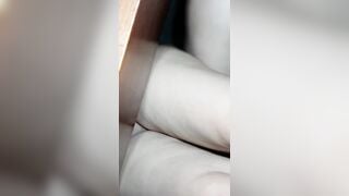 Đêm khuya đè con vợ dâm ra địt xuất tinh tràn lồn phần 1