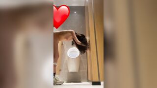 Hai em học sinh đụ nhau trong WC công cộng xuất trong phần 1