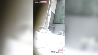 Cam kín quay lén các em teen tq xinh đẹp đi vệ sinh trg nhà vệ sinh quán bar