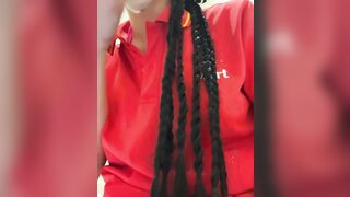 Hai em nhân viên bán hàng mông to lồn ngon thủ dâm cho nhau trong nhà vệ sinh