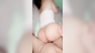 Con em họ mông to dáng khiêu gợi đang ngủ thì bị anh họ kéo dậy
