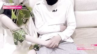 Vô tình nhặt đc bé loli tộc elf trc cửa nhà nên mang vào nhà đè ra địt trần e cực phê
