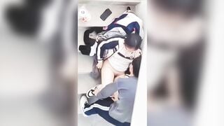 Bắt gặp cặp đôi địt nhau dưới cầu thang