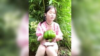 MBBG Lên Núi Public Thủ dâm, Lấy quả Bí Thủ dâm Lồn Bóp vú live sex
