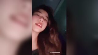 Em họ xinh đẹp chiều anh từ dọn wc đến bú trứng dái