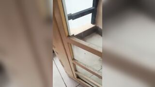 Anh em họ mở cửa  ra ban công địt nhau