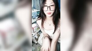 Siêu phẩm sinh viên thủ dâm bằng máy rung lồn siêu múp hồng vcl