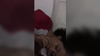 Gái xinh lần đầu nếm thử con cặc bự trông cực dễ thương